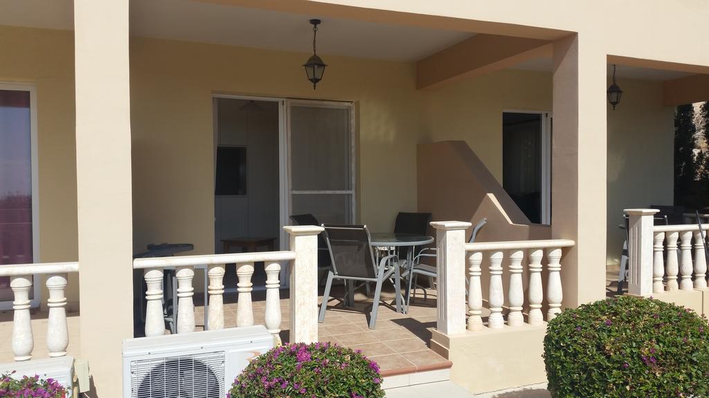 Panorama Court Apartment Paphos Bagian luar foto